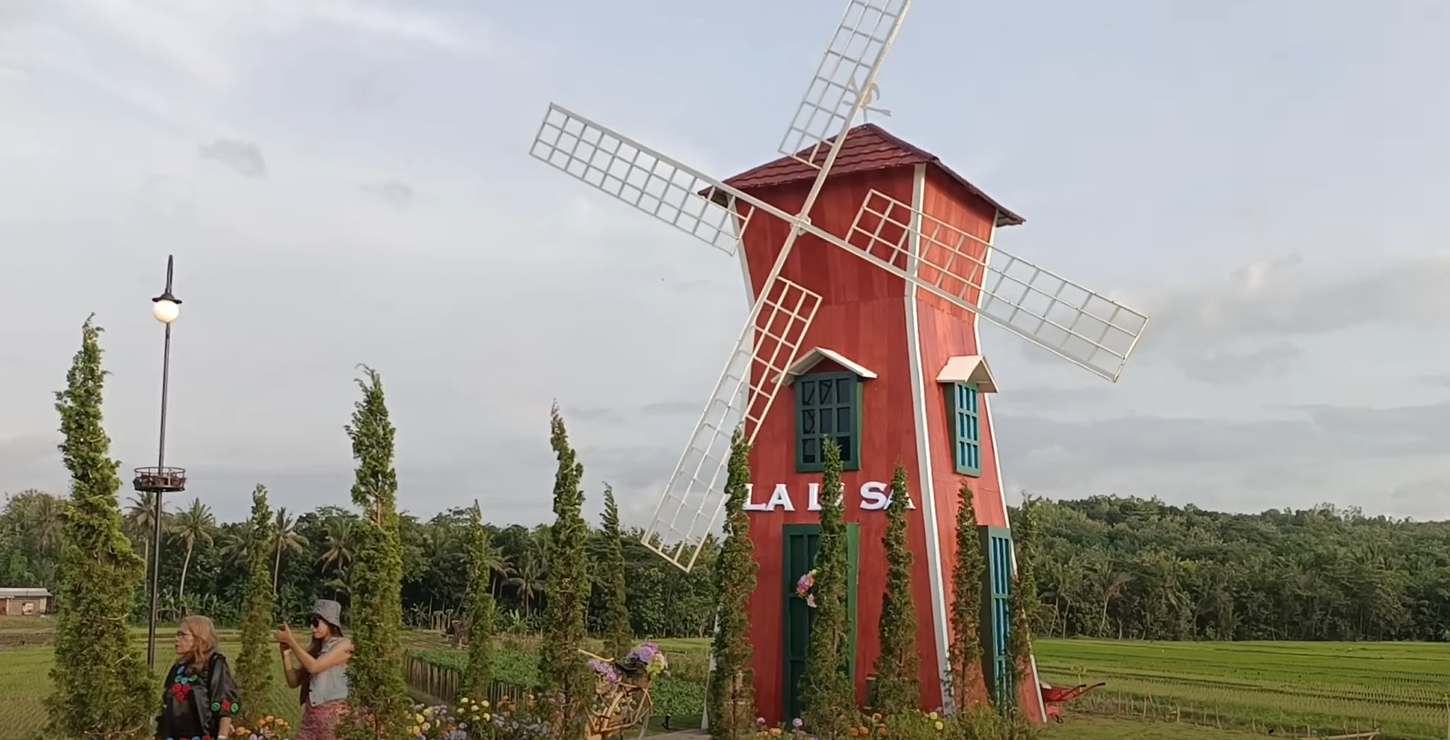 Menikmati Suasana Desa ala Belanda di LaLiSa Farmer's Village Jog