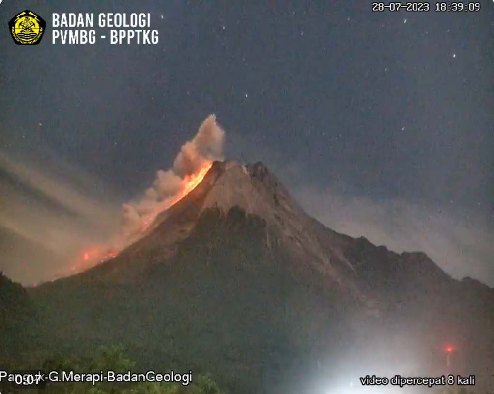 BPPTKG Catat 16 Kali Guguran Lava Pijar Gunung Merapi pada 29 Juli 2023