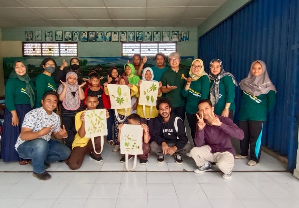 Pelatihan Eco-Print di SLB Tunas Kasih Sedayu: Guru dan Siswa Antusias Menyambut Pelatihan Inovatif